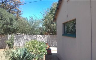 4 Bedroom House in Roosheuwel