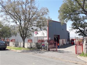 950 m² Industrial space in Industria North