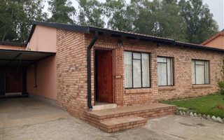 3 Bedroom House in Pine Ridge