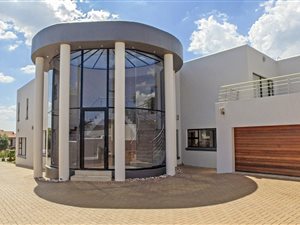 4 Bedroom House in Ruimsig