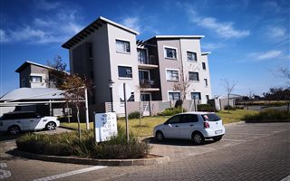 2 Bedroom Apartment in Dainfern