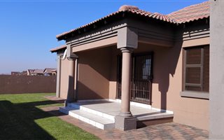 3 Bedroom House in Aerorand