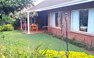 3 Bedroom Simplex in Montrose