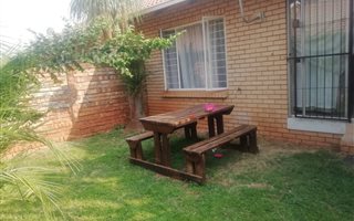 2 Bedroom House in Orchards