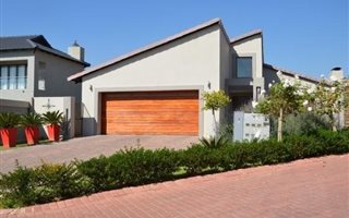 3 Bedroom Simplex in Newmark Estate