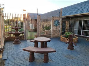 3 Bed House in Edelweiss