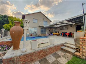 11 Bed House in Risana
