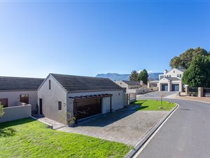3 Bed House in Paryskloof