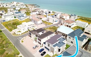 3 Bedroom House in Calypso Beach