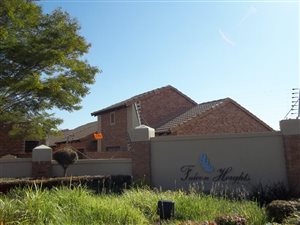 3 Bed Townhouse in Mooikloof Ridge