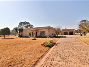 4 Bed House in Kameeldrift East
