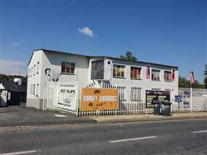 742 m² Commercial space in Fontainebleau
