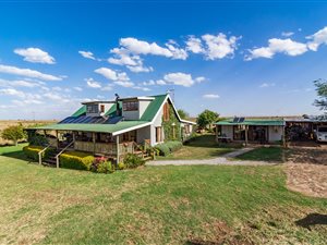 21.8 ha Farm in Rietfontein