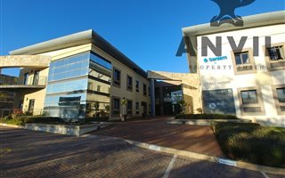 330 m² Office Space in Strubens Valley