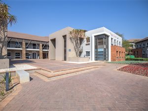 211 m² Office Space in Hazeldean (Silverlakes Surroundings)