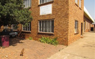870 m² Industrial space in Rosslyn