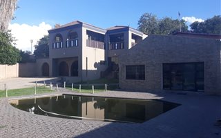 6 Bedroom House in Winchester Hills