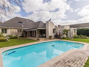 5 Bed House in Bergvliet