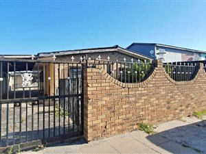3 Bed House in Elsies River