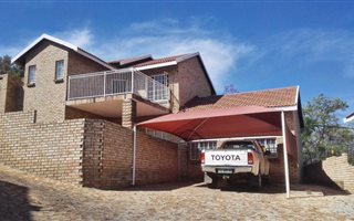 3 Bedroom House in Azaleapark