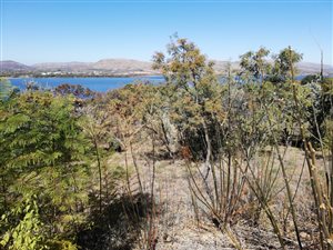 715 m² Land available in Kosmos