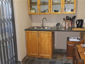 1 Bed Garden Cottage in Florida North