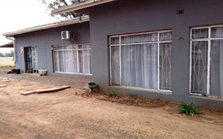 4.3 ha Land available in Lakeview