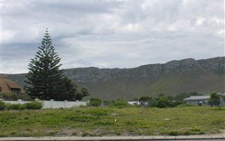 892 m² Land available in Kwaaiwater