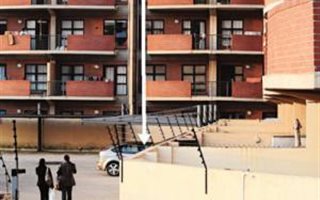 Bachelor apartment in Milpark