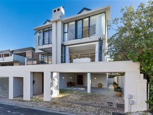 4 Bed House in Bantry Bay