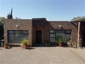 5 Bed House in Oakdene