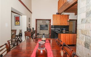 6 Bedroom House in Uitenhage Central
