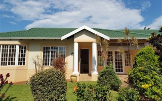 2 Bedroom Simplex in Somerset Park
