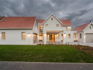 4 Bed House in Boschenmeer Golf Estate