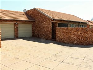 2 Bedroom Townhouse in Wierda Glen