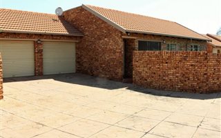 2 Bedroom Townhouse in Wierda Glen