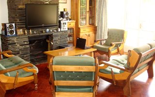 6 Bedroom House in Universitas