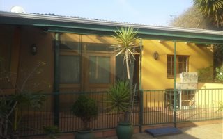 1 Bedroom House in Kensington