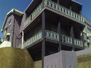 14 Bed House in Merebank East
