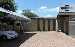 9 Bedroom House in Carenvale