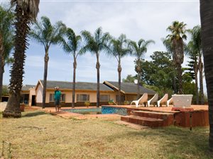 7.9 ha Farm in Kameeldrift East