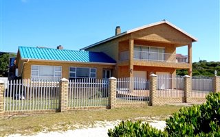 4 Bedroom House in Pearly Beach