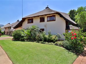 5 Bed House in Club Nautique