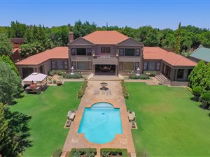 5 Bedroom House in Van Der Hoff Park
