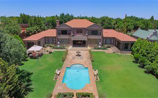 5 Bedroom House in Van Der Hoff Park