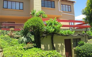 4 Bedroom Townhouse in Hospitaal Heuwel