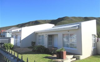 3 Bedroom House in Hermanus Northcliff