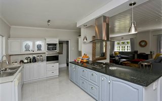 5 Bedroom House in Constantia