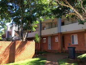 2 Bed Apartment in Die Hoewes