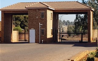 2 Bedroom Apartment in Krugersrus